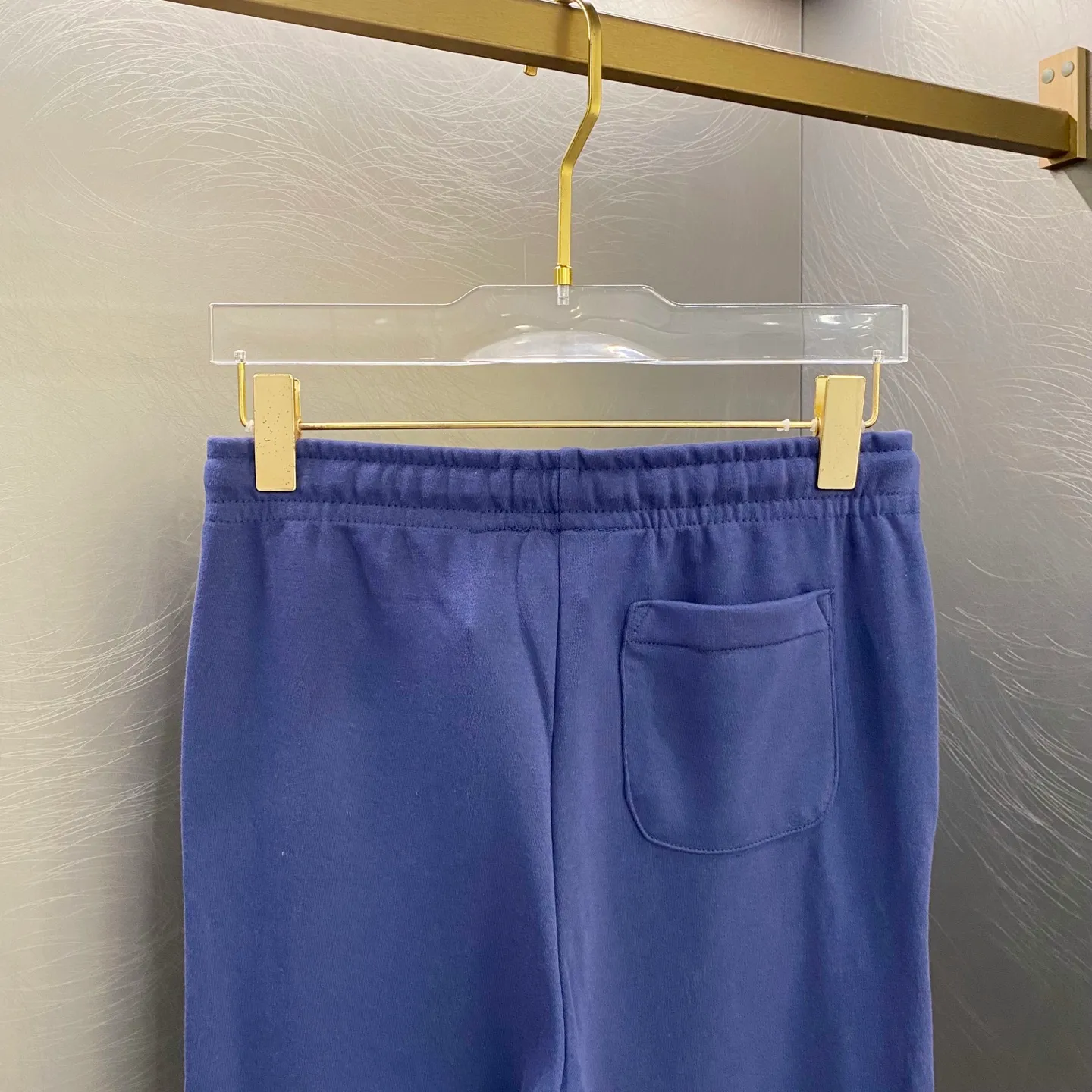 P260 Ralph Lauren/POLO 2025 spring classic embroidered terry solid color sweatpants.           The most high-end exclusive launch in the market! Hot sales online! Embroidered casual terry sweatpants! The upper body is extremely soft and comfortable! The texture, washability, and durability all have a high quality level! Perfect for the season! A cost-effective product that can be used by both men and women! Needless to say, the quality of these amazing pants can be easily worn by both young and old! The first choice for versatile pants for sports and fitness. Casual and everyday, the highlight is the three-dimensional logo embroidery. A simple brand that follows fashion trends. Purely manual measurement, there is an error of 1-2 cm Color: Black Navy Size: M-XXL M: Length 106 Waist 66 Hips 94 Foot 30 L: Length 107 Waist 69 Hips 98 Foot 32 Sleeves and hips: 104, Feet: 36